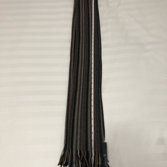 Roundtree and Yorke winter scarf - Picture 7 of 8